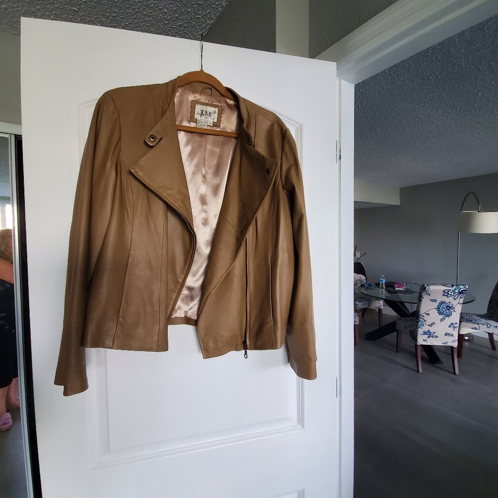 Leather Jacket - Picture 6 of 8